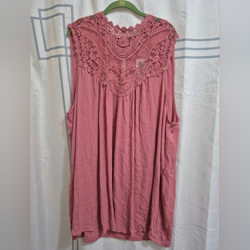 *sold* Torrid 5 Dusty Rose Crinkle Crochet Lace Detail Tank NWT